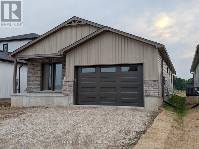 29 Sheldabren Street, North Middlesex (Ailsa Craig), Ontario, N0M1A0, North Middlesex (Ailsa Craig), Ontario — photo 1 of 5