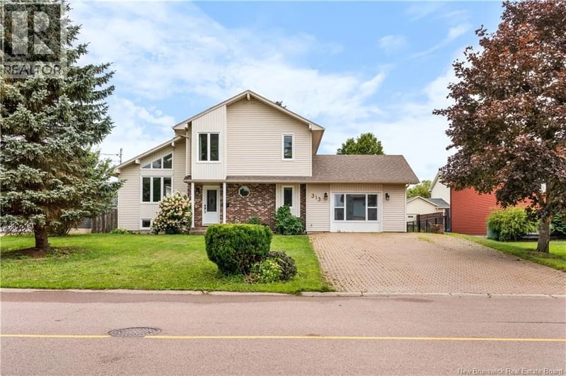 313 Gaspé, Dieppe, New Brunswick, E1A6C6, Dieppe, New Brunswick — photo 1 of 5