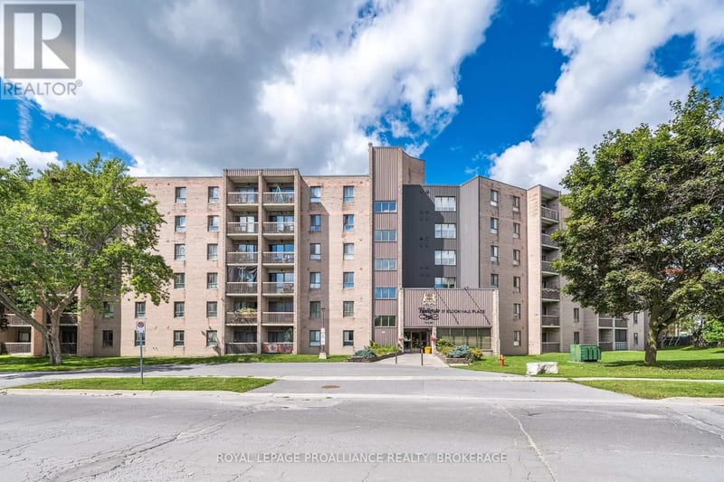 #112 17 Eldon Hall Place, Kingston (Central City West), Ontario, K7M7H5, Kingston (Central City West), Ontario — photo 1 of 5