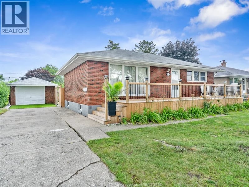 3226 WOODLAWN Avenue, Windsor, Ontario, N8W2J2, Windsor, Ontario — photo 1 of 5
