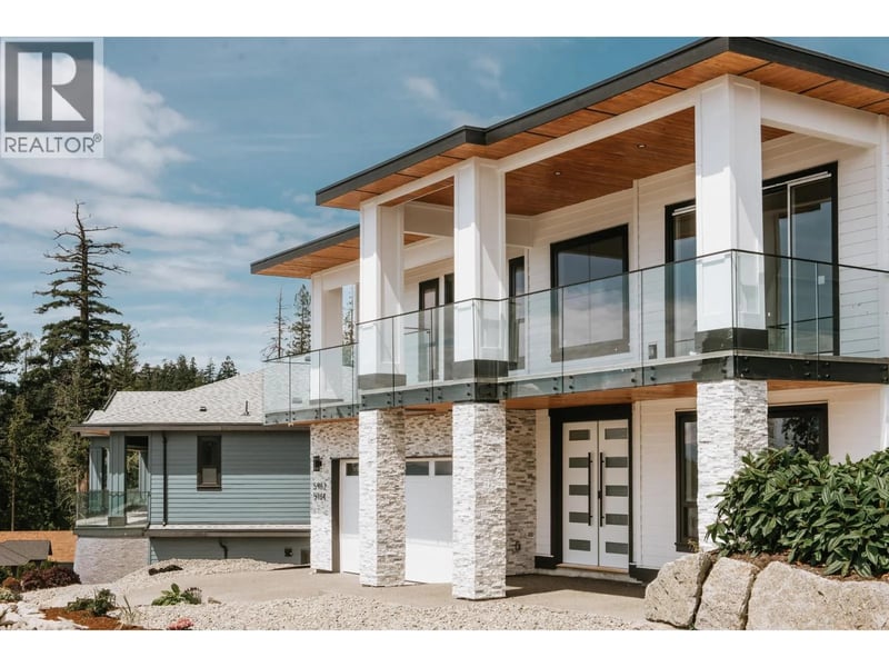 5962/64 BARNACLE Street, Sechelt, British Columbia, V7Z0V4, Sechelt, British Columbia — photo 1 of 5