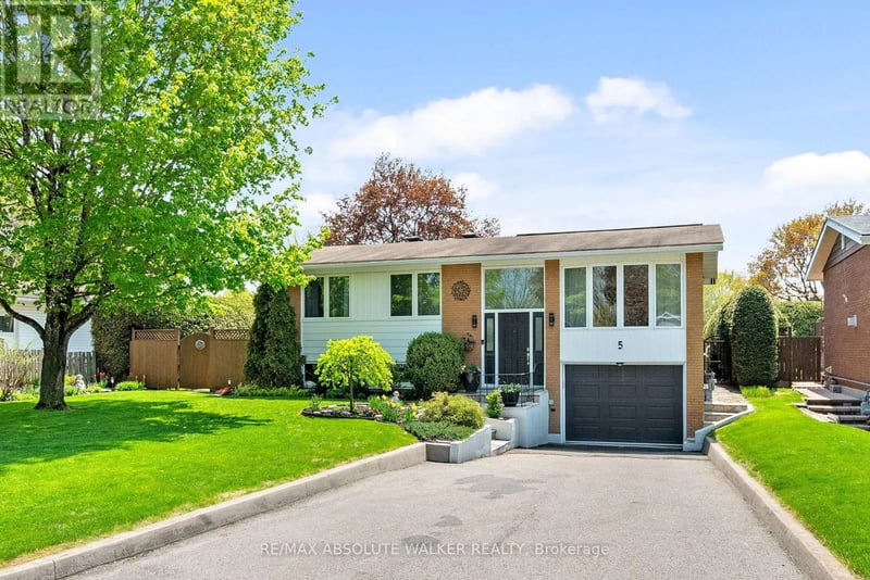5 West Herrington Court, Ottawa, Ontario, K2H6B9, Ottawa, Ontario — photo 1 of 5