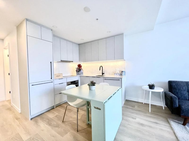 #2501 13685 102 Avenue, Surrey, British Columbia, V3T1N7, Surrey, British Columbia — photo 1 of 5