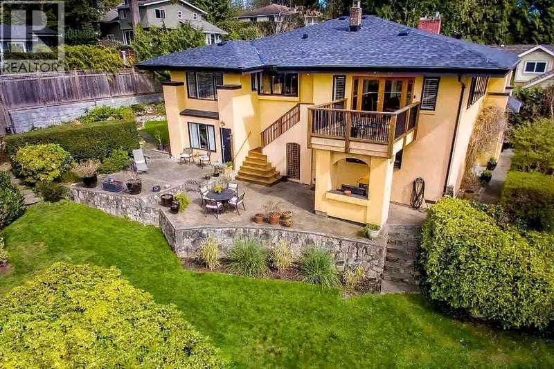 #Main Floor 310 ST. JAMES Road, North Vancouver, British Columbia, V7N1L2, North Vancouver, British Columbia — photo 1 of 5