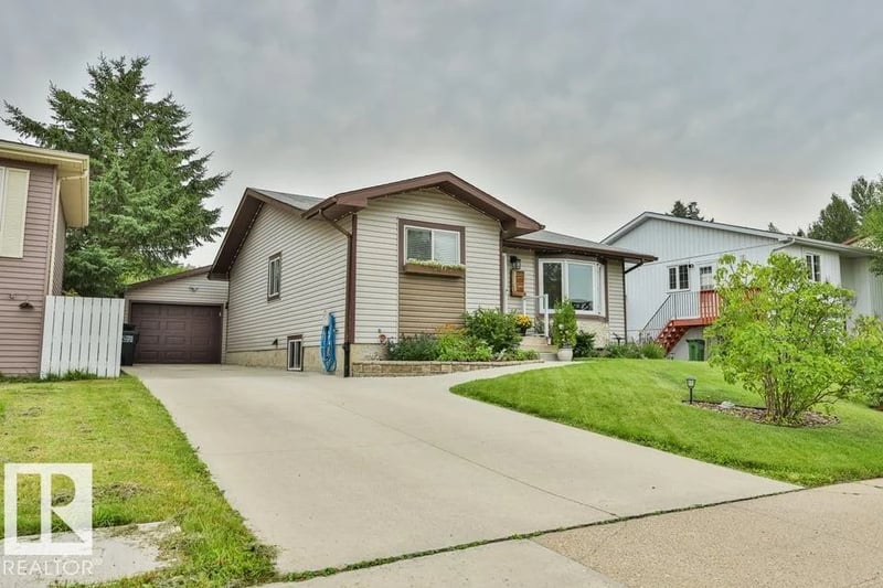 3727 45 ST NW, Edmonton, Alberta, T6L3S6, Edmonton, Alberta — photo 1 of 5