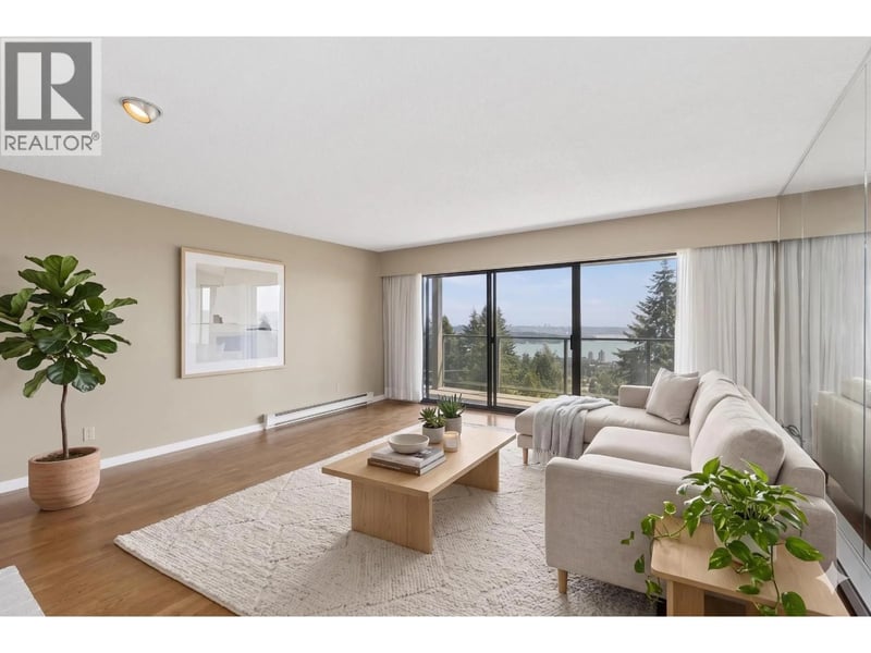 #8 2206 FOLKESTONE Way, West Vancouver, British Columbia, V7S2X7, West Vancouver, British Columbia — photo 1 of 5