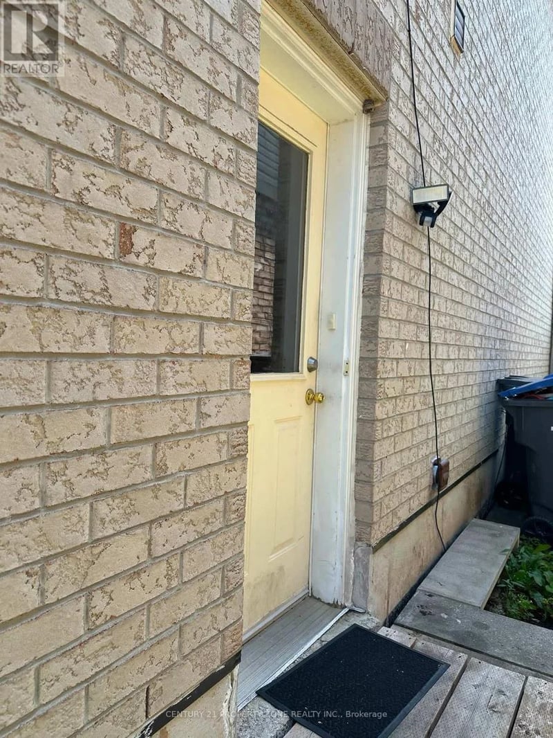 79 Pertosa Drive, Brampton (Fletcher's Meadow), Ontario, L6X4W7, Brampton (Fletcher's Meadow), Ontario — photo 1 of 5