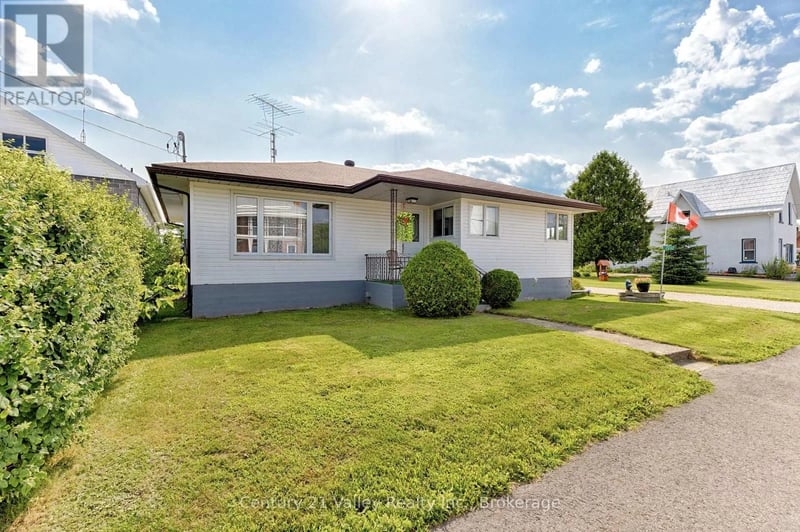 2032 Foresters Falls Road, Whitewater Region, Ontario, K0J1V0, Whitewater Region, Ontario — photo 1 of 5