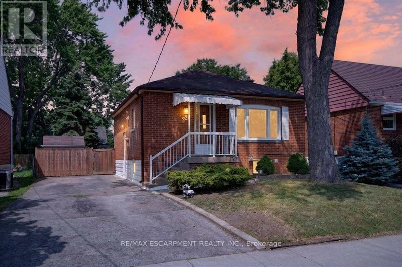 220 EAST 13TH Street, Hamilton (Inch Park), Ontario, L9A3Z7, Hamilton (Inch Park), Ontario — photo 1 of 5
