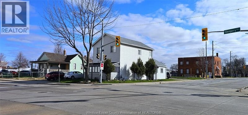 194 GLENGARRY Avenue, Windsor, Ontario, N9A1P2, Windsor, Ontario — photo 1 of 5