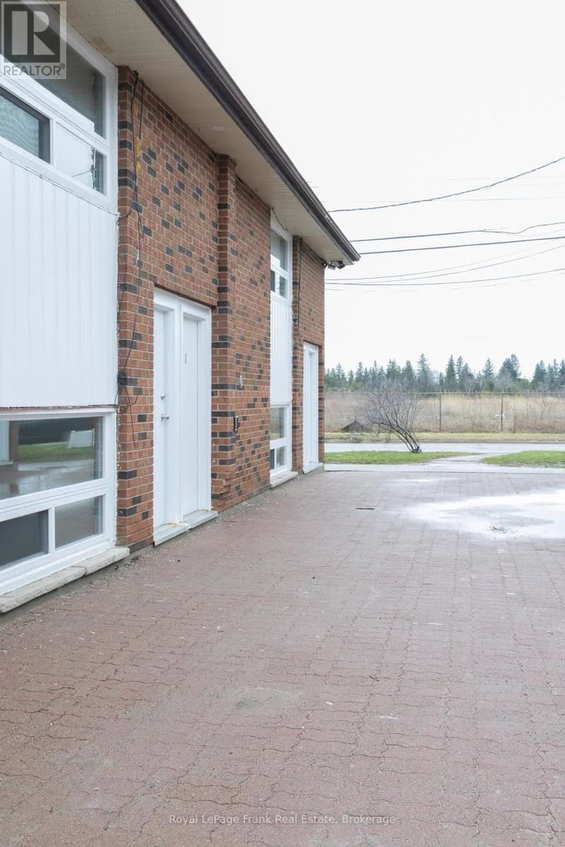 #1 84 Mary Street West, Kawartha Lakes (Lindsay), Ontario, K9V5G3, Kawartha Lakes (Lindsay), Ontario — photo 1 of 5
