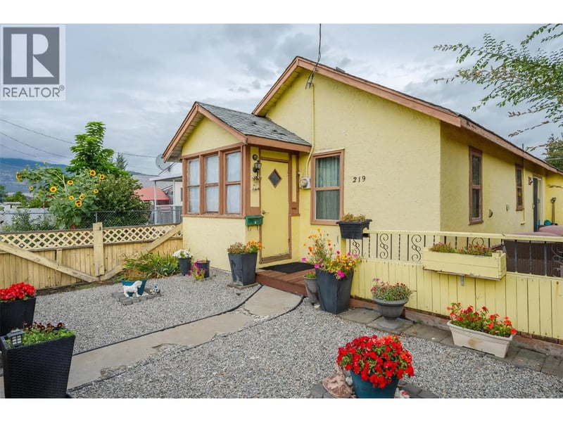 219 Hastings Avenue, Penticton, British Columbia, V2A2V5, Penticton, British Columbia — photo 1 of 5