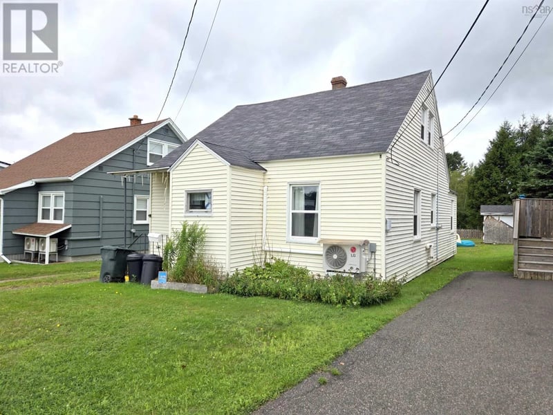32 Poplar Street, Amherst, Nova Scotia, B4H1L7, Amherst, Nova Scotia — photo 1 of 5