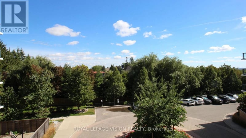 #302 11611 Yonge Street, Richmond Hill (Jefferson), Ontario, L4E1G2, Richmond Hill (Jefferson), Ontario — photo 1 of 5