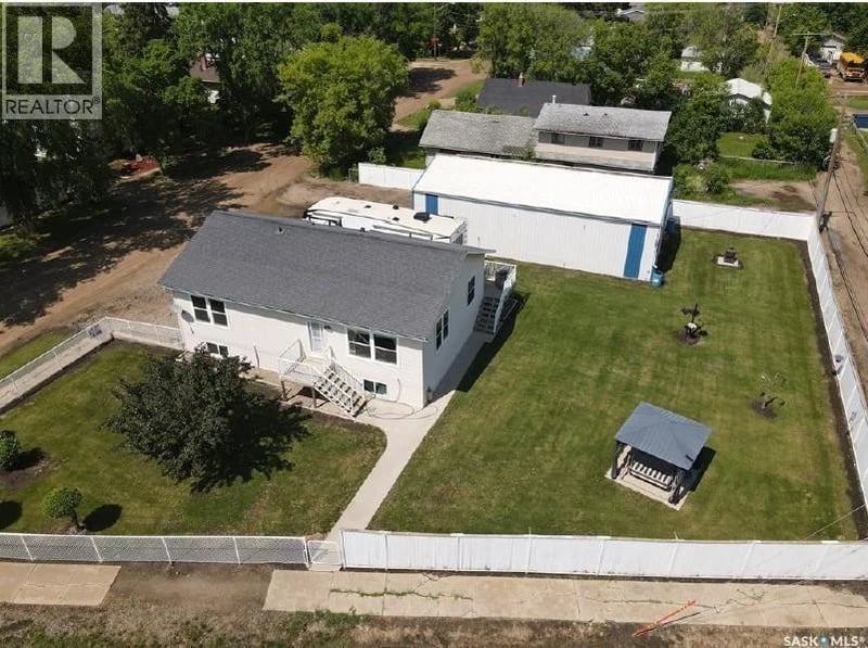 210 4th STREET E, Meadow Lake, Saskatchewan, S9X1H5, Meadow Lake, Saskatchewan — photo 1 of 5