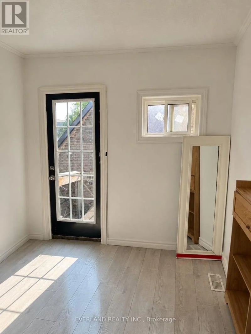 #301 850 Bathurst Street, Toronto (Annex), Ontario, M5R3G1, Toronto (Annex), Ontario — photo 1 of 5