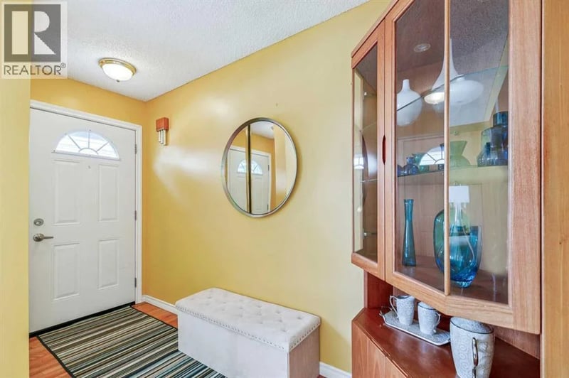 999 Canyon Meadows Drive Southwest, Calgary, Alberta, T2W2S6, Calgary, Alberta — photo 1 of 5