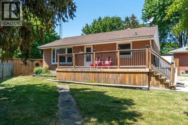18 TWEEDSMUIR Avenue, Sarnia, Ontario, N7S2R8, Sarnia, Ontario — photo 1 of 5