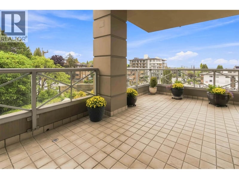 #405 160 13TH Street, North Vancouver, British Columbia, V7L2L5, North Vancouver, British Columbia — photo 1 of 5