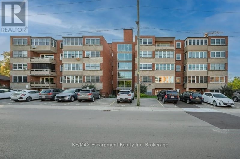 #201 9 Grant Boulevard, Hamilton (Dundas), Ontario, L9H4L5, Hamilton (Dundas), Ontario — photo 1 of 5
