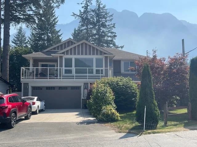 21296 LAKEVIEW Crescent, Hope, British Columbia, V0X1L1, Hope, British Columbia — photo 1 of 5