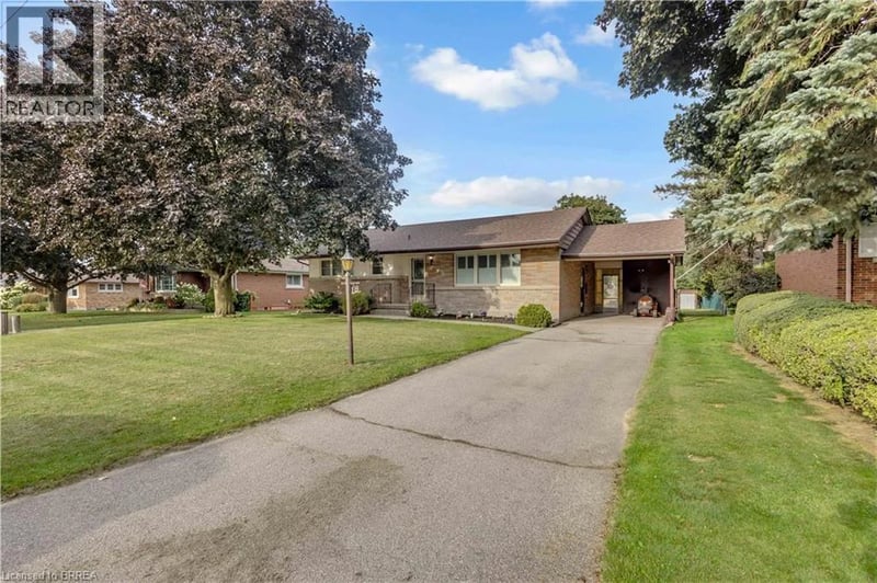 18 KINGSMOUNT Crescent, Brantford, Ontario, N3T0L2, Brantford, Ontario — photo 1 of 5