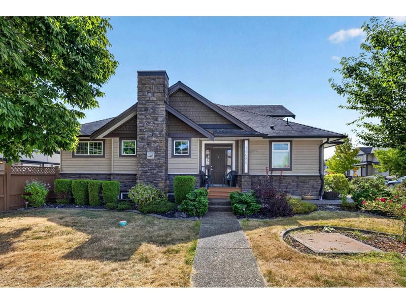 19686 73A Avenue, Langley, British Columbia, V2Y3C4, Langley, British Columbia — photo 1 of 5