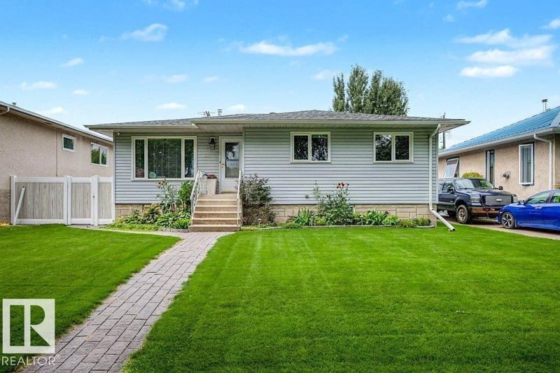 12112 38 ST NW, Edmonton, Alberta, T5W2J1, Edmonton, Alberta — photo 1 of 5