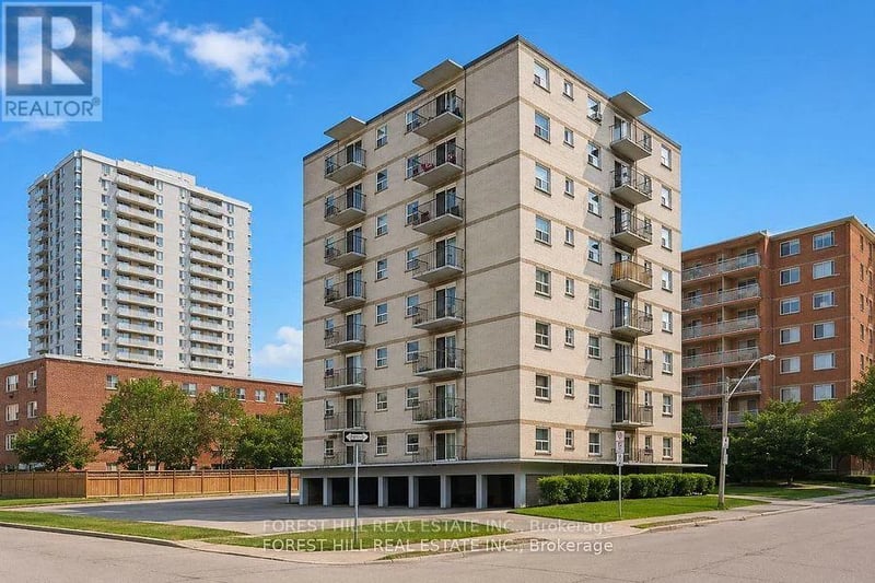 #504 92 Robinson Street, Hamilton (Durand), Ontario, L8P1Z1, Hamilton (Durand), Ontario — photo 1 of 5