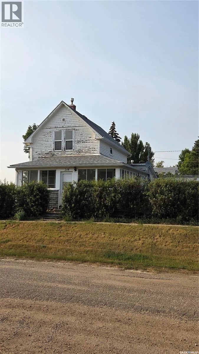 208 2nd AVENUE, Mortlach, Saskatchewan, S0H3E0, Mortlach, Saskatchewan — photo 1 of 5