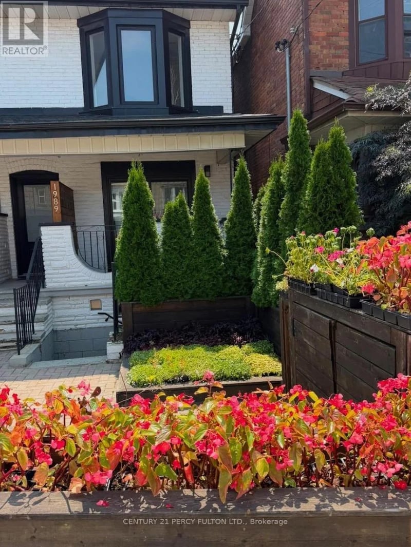 1989 Davenport Road, Toronto (Weston-Pellam Park), Ontario, M6N1C5, Toronto (Weston-Pellam Park), Ontario — photo 1 of 5