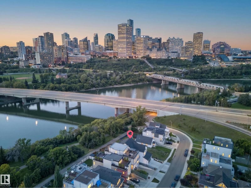 9624 99A ST NW, Edmonton, Alberta, T6E3W8, Edmonton, Alberta — photo 1 of 5