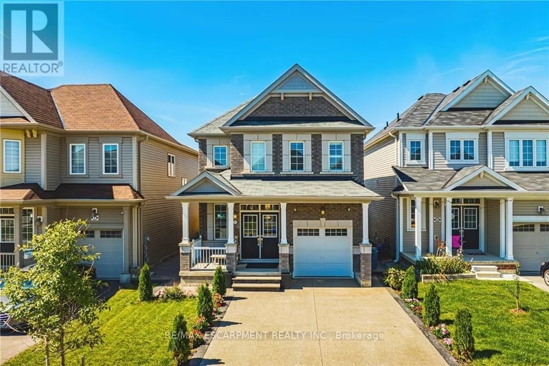 #MAIN 11 McWatters Street, Hamilton (Binbrook), Ontario, L0R1C0, Hamilton (Binbrook), Ontario — photo 1 of 5