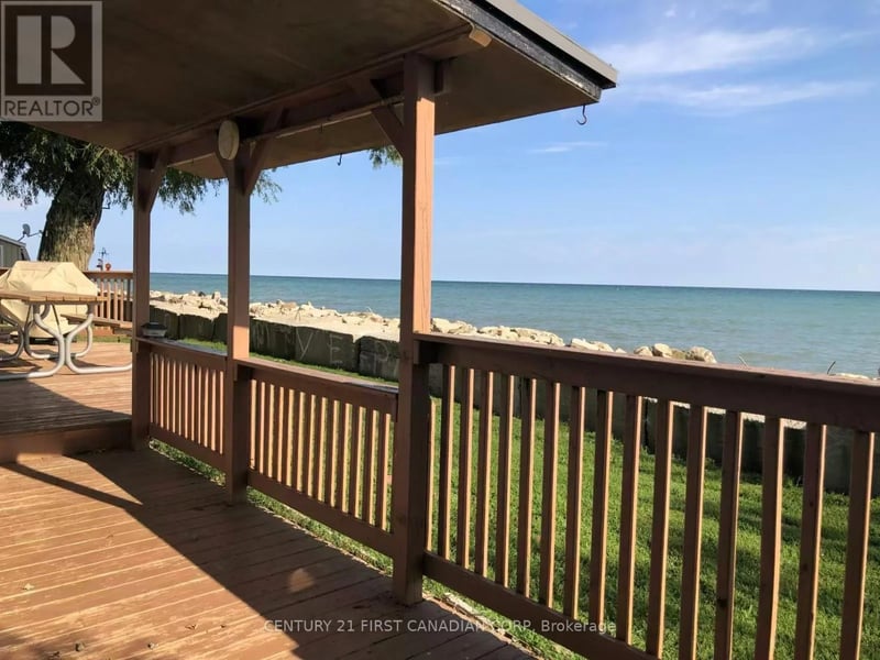 18008 Erie Shore Drive, Chatham-Kent (Blenheim), Ontario, N0P1A0, Chatham-Kent (Blenheim), Ontario — photo 1 of 5