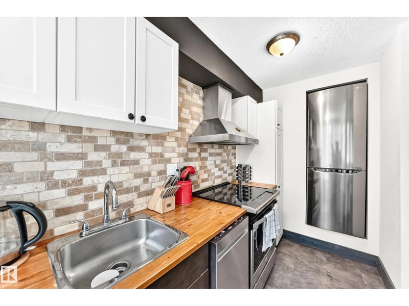 #230 10160 114 ST NW, Edmonton, Alberta, T5K2L2, Edmonton, Alberta — photo 1 of 5