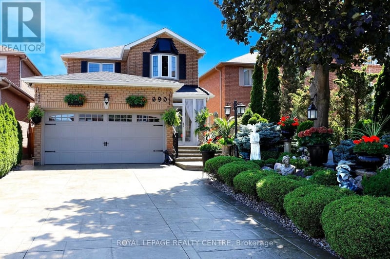 690 Ashprior Avenue, Mississauga (Hurontario), Ontario, L5R3N8, Mississauga (Hurontario), Ontario — photo 1 of 5