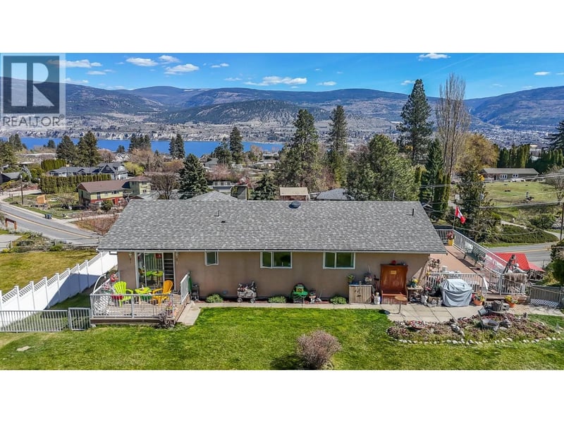 2210 West Bench Drive, Penticton, British Columbia, V2A8Z6, Penticton, British Columbia — photo 1 of 5