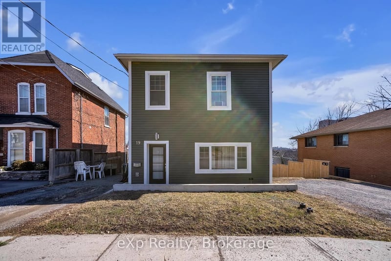 19 Isabel Street, Belleville (Belleville Ward), Ontario, K8P3N4, Belleville (Belleville Ward), Ontario — photo 1 of 5