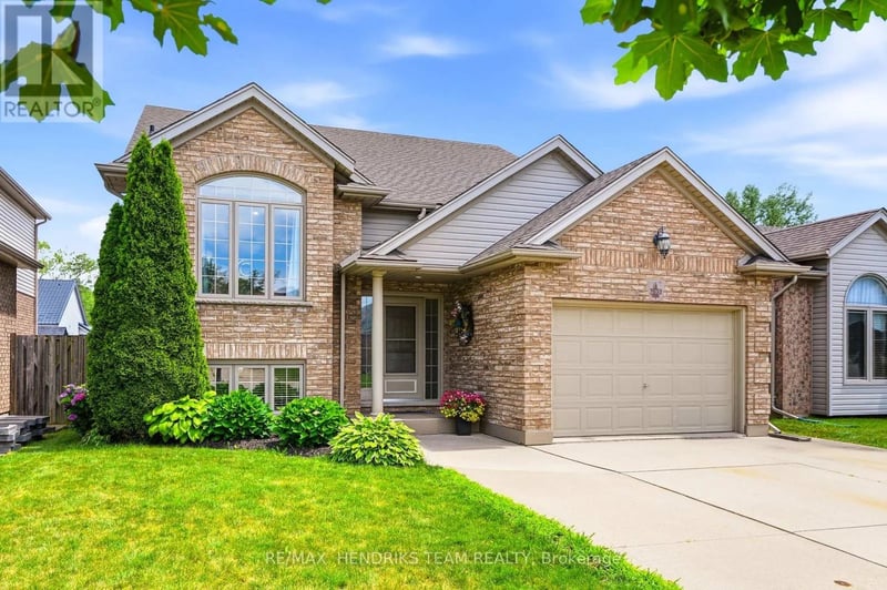 7032 Kelly Drive, Niagara Falls (Forestview), Ontario, L2H3J9, Niagara Falls (Forestview), Ontario — photo 1 of 5