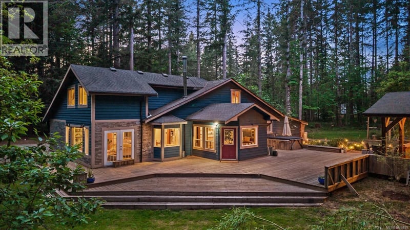 9525 Doyle Road, Black Creek, British Columbia, V9J1E7, Black Creek, British Columbia — photo 1 of 5