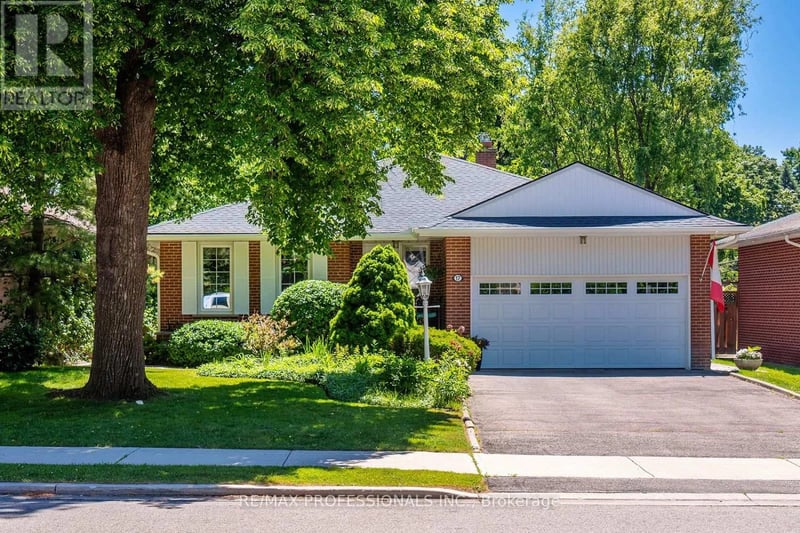 17 Clearside Place, Toronto (Markland Wood), Ontario, M9C2G7, Toronto (Markland Wood), Ontario — photo 1 of 5