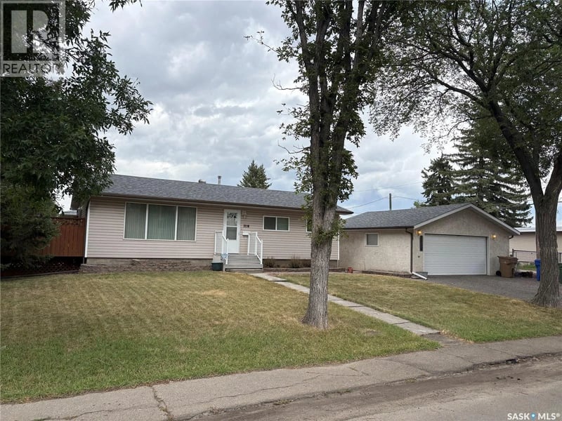 3116 3rd AVENUE N, Regina, Saskatchewan, S4R0W6, Regina, Saskatchewan — photo 1 of 5