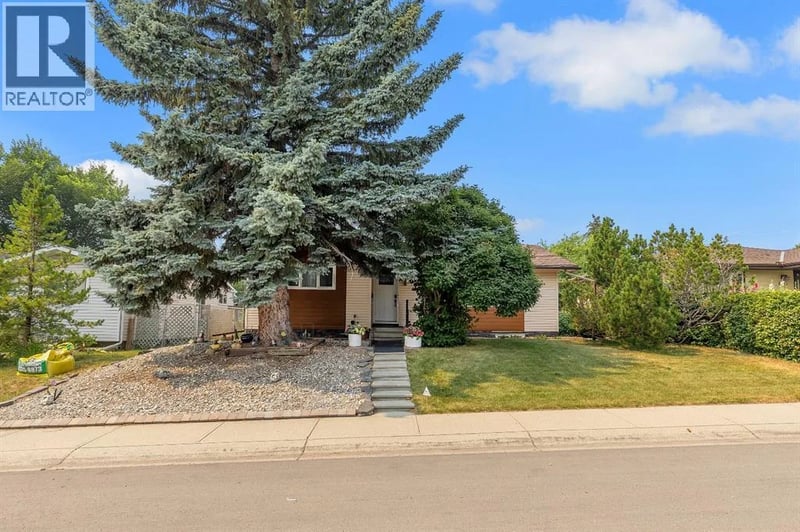 8031 Huntwick Hill Northeast, Calgary, Alberta, T2K4G9, Calgary, Alberta — photo 1 of 5