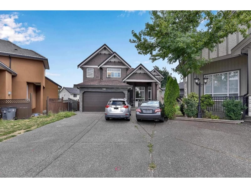 6842 131 Street, Surrey, British Columbia, V3W1R8, Surrey, British Columbia — photo 1 of 5