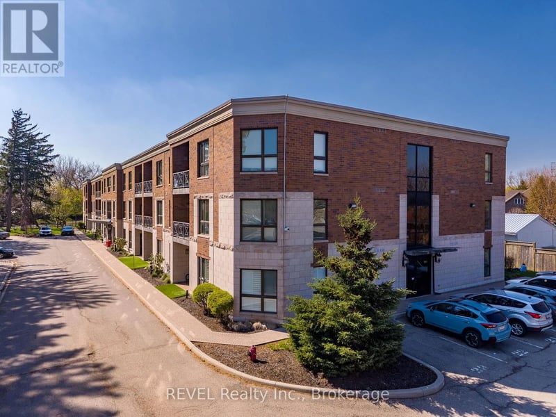 #212 2799 St. Paul Avenue, Niagara Falls (Stamford), Ontario, L2J2L3, Niagara Falls (Stamford), Ontario — photo 1 of 5