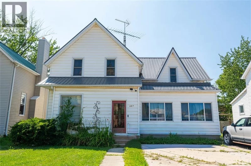 407 QUEEN Street, Petrolia, Ontario, N0N1R0, Petrolia, Ontario — photo 1 of 5