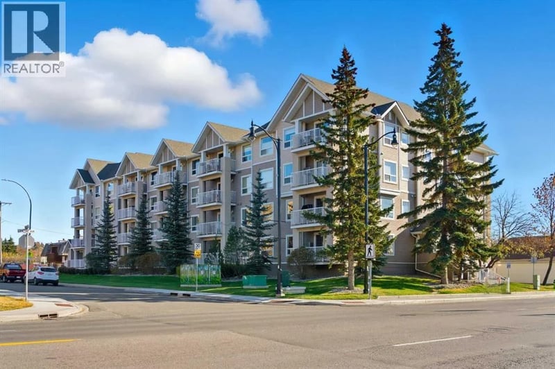 128 Centre Avenue, Cochrane, Alberta, T4C2K5, Cochrane, Alberta — photo 1 of 5
