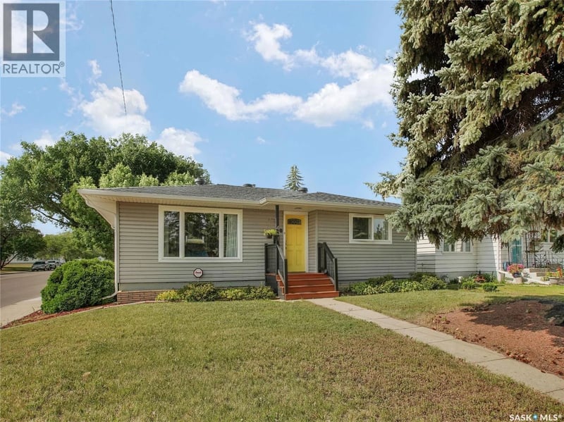 401 R AVENUE N, Saskatoon, Saskatchewan, S7L2Y8, Saskatoon, Saskatchewan — photo 1 of 5