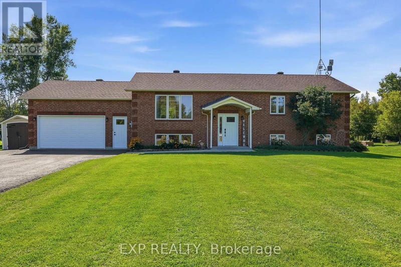 120 St Thomas Road, Russell, Ontario, K0A3H0, Russell, Ontario — photo 1 of 5