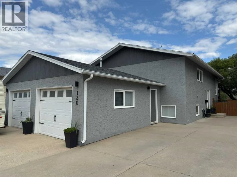 130 Chippewa Crescent West, Lethbridge, Alberta, T1K5B5, Lethbridge, Alberta — photo 1 of 5